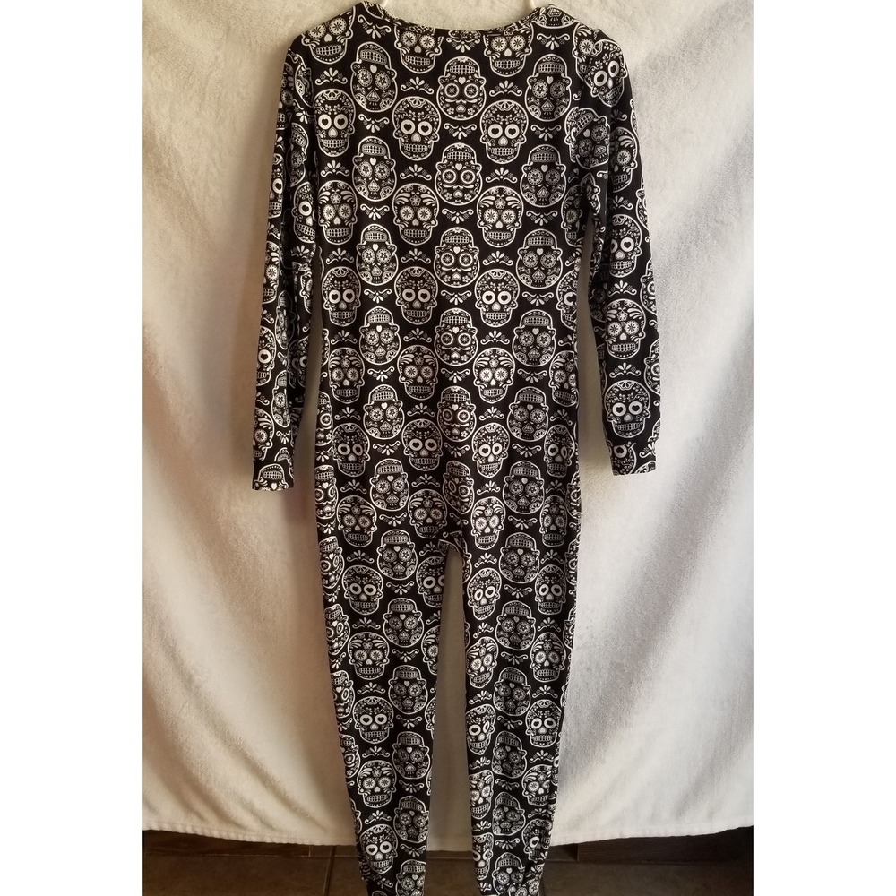 Shosho Bodysuit Pajamas Womens Medium Black White Halloween Sugar Skulls Comfy - Picture 7 of 7